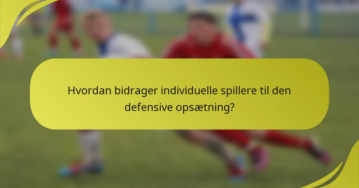 Hvordan bidrager individuelle spillere til den defensive opsætning?